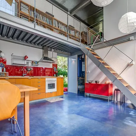 Treehouse In Galicia Near Silgar 度假居